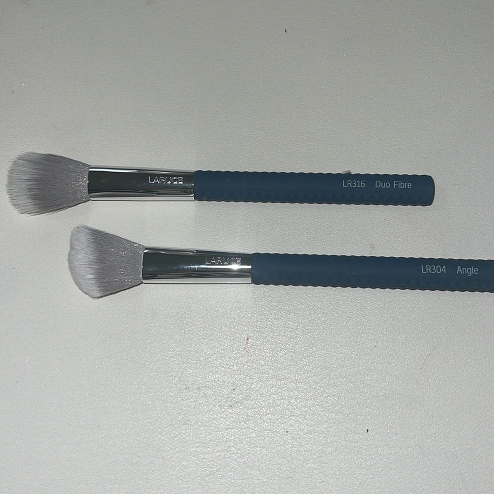 NEW- (2) Laruce duo foundation Brush & angle brush